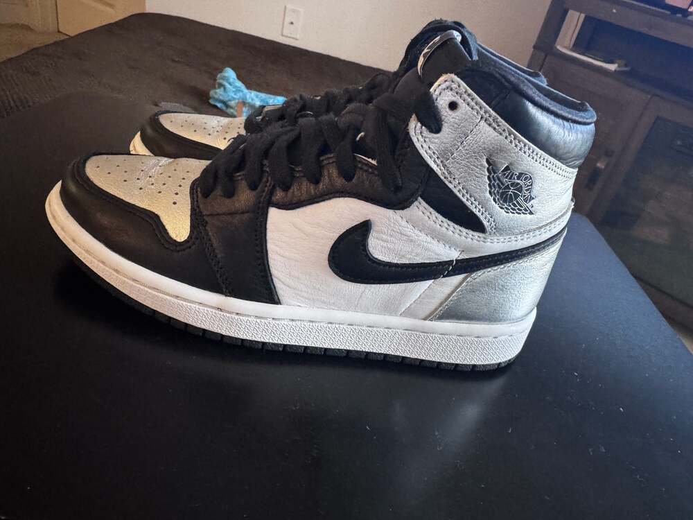 Nike Air Jordan 1 Retro High OG Silver Toe Size 5.5 GS